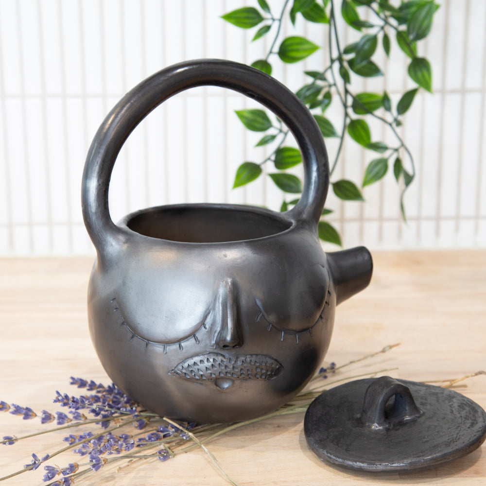 Barro Negro Bigotón Tea Pot