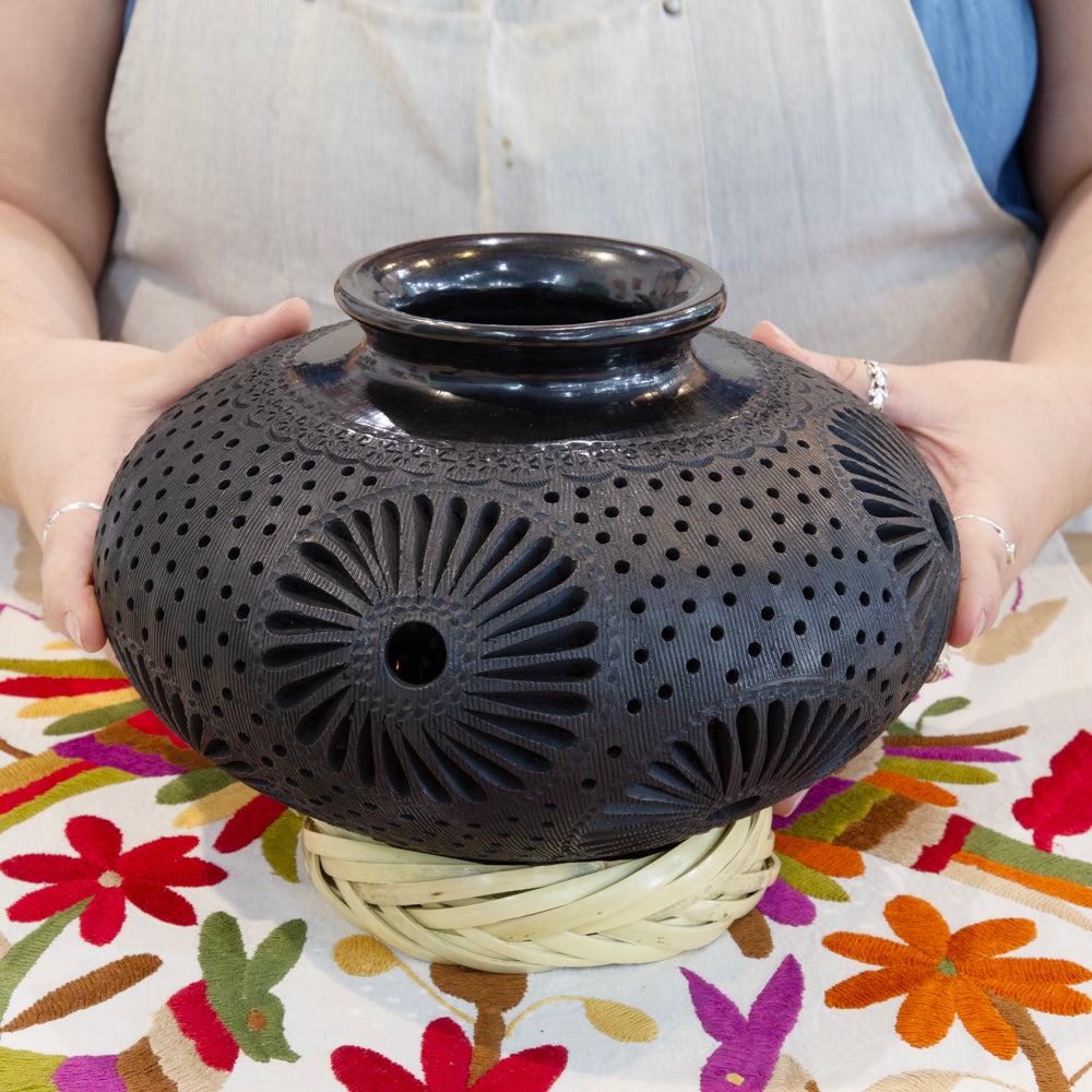 Barro Negro Traditional Wide Carved Vase