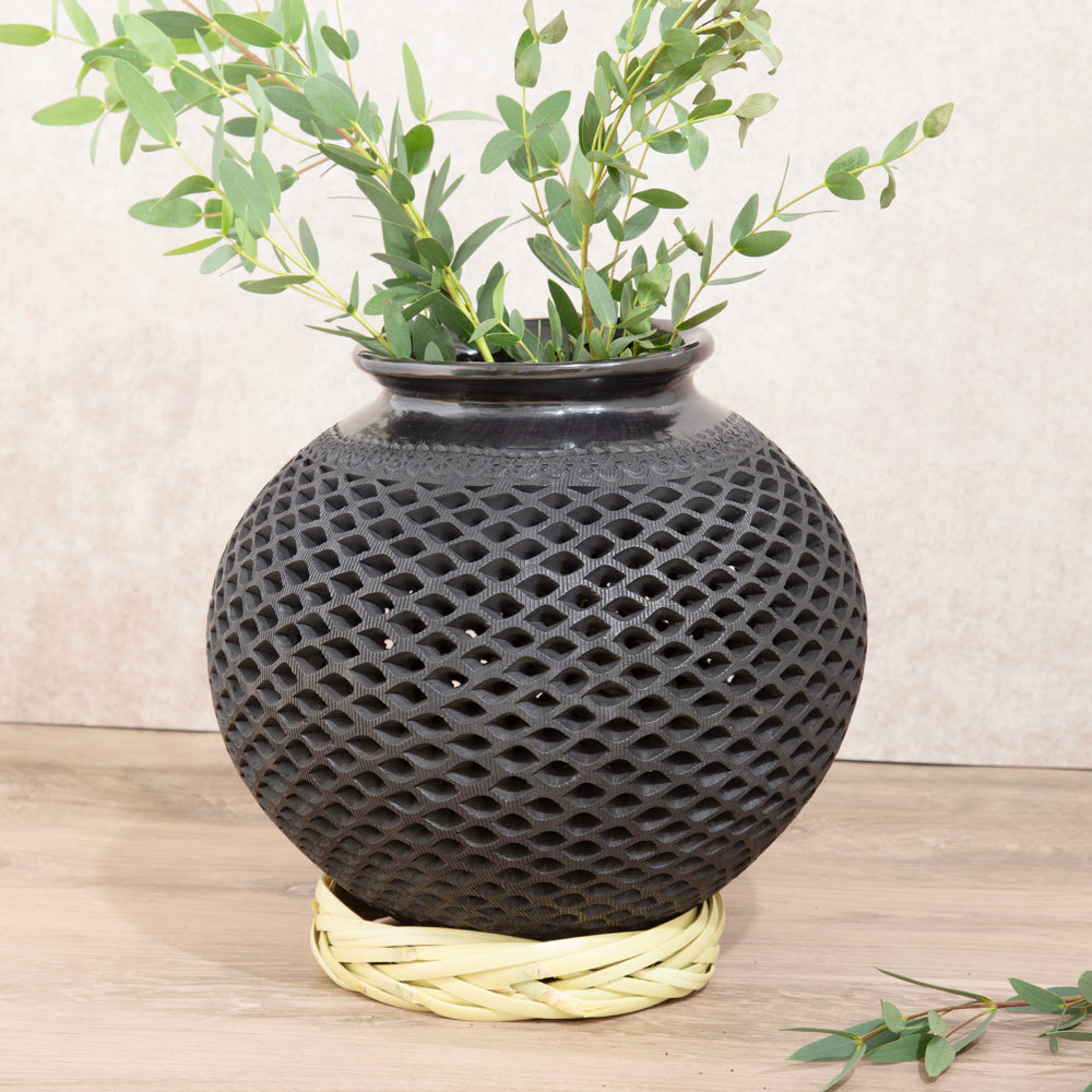 Barro Negro Traditional Lattice Decorative Vase