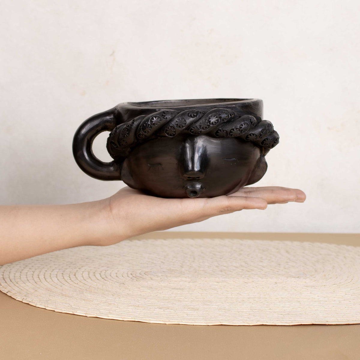 Barro Negro Señorita Face Mug