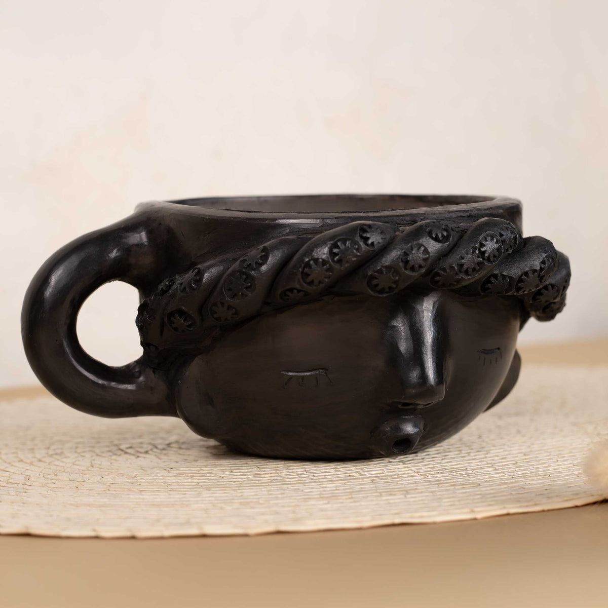 Barro Negro Señorita Face Mug