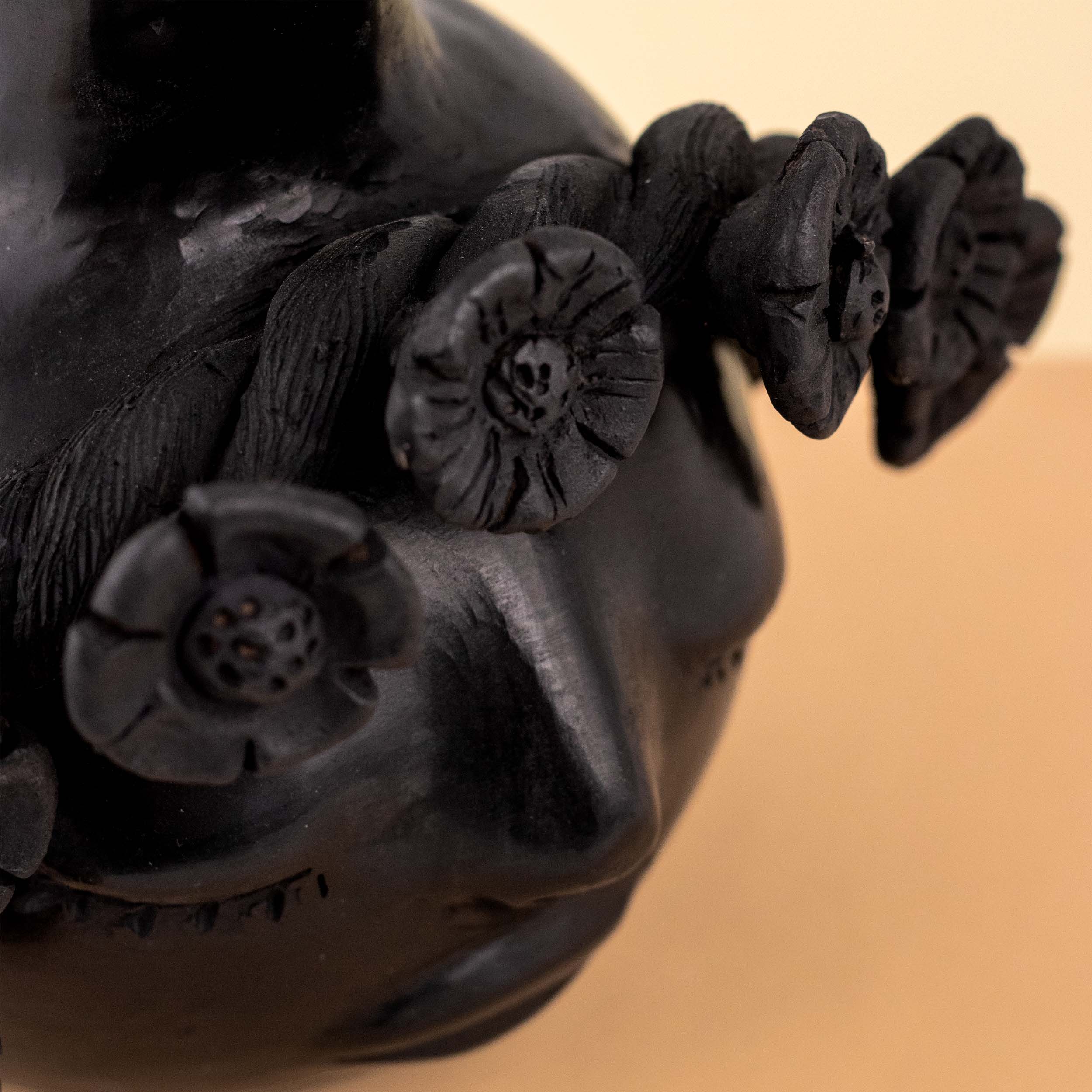 Barro Negro Reina Candle Holder