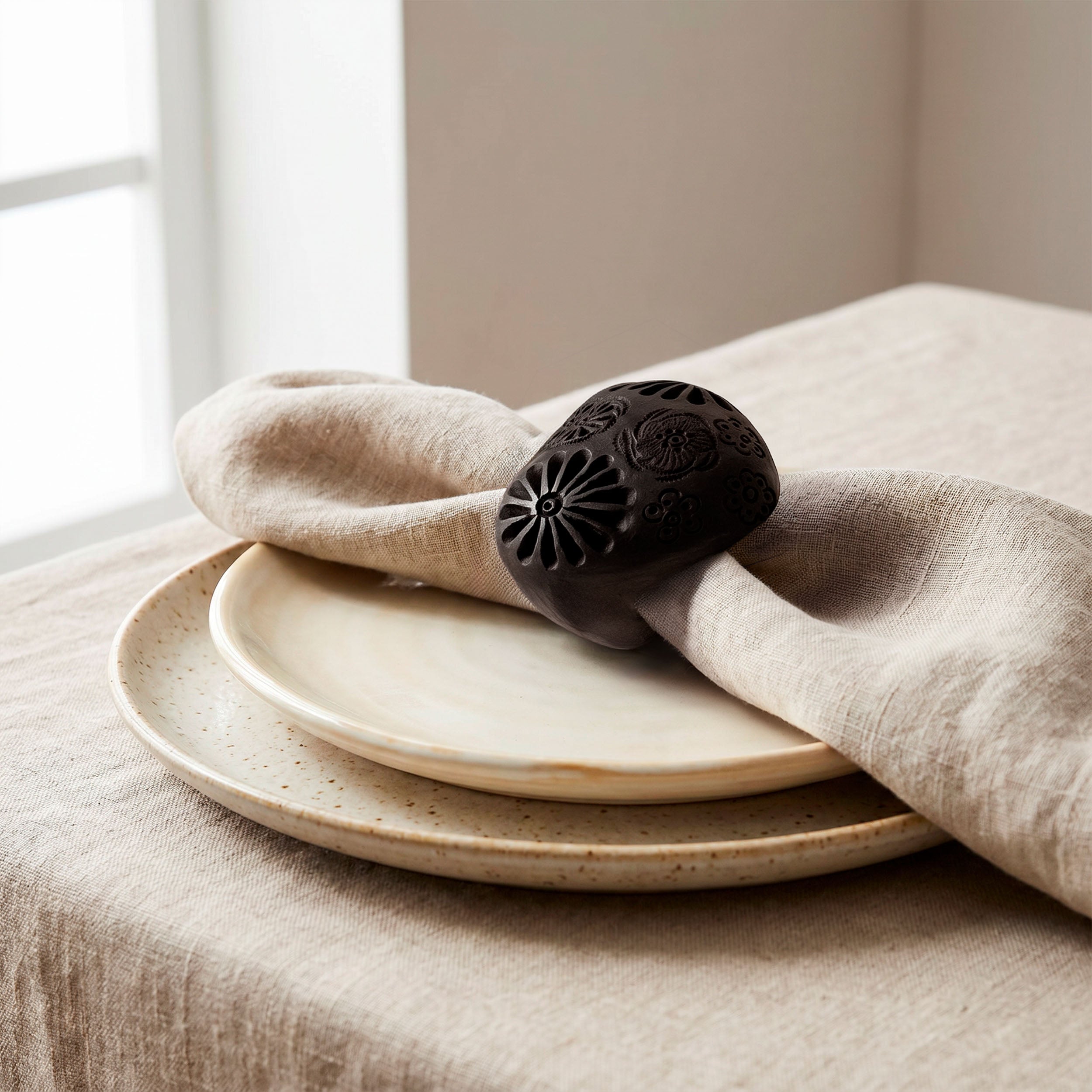 Barro Negro Corazón Napkin Ring