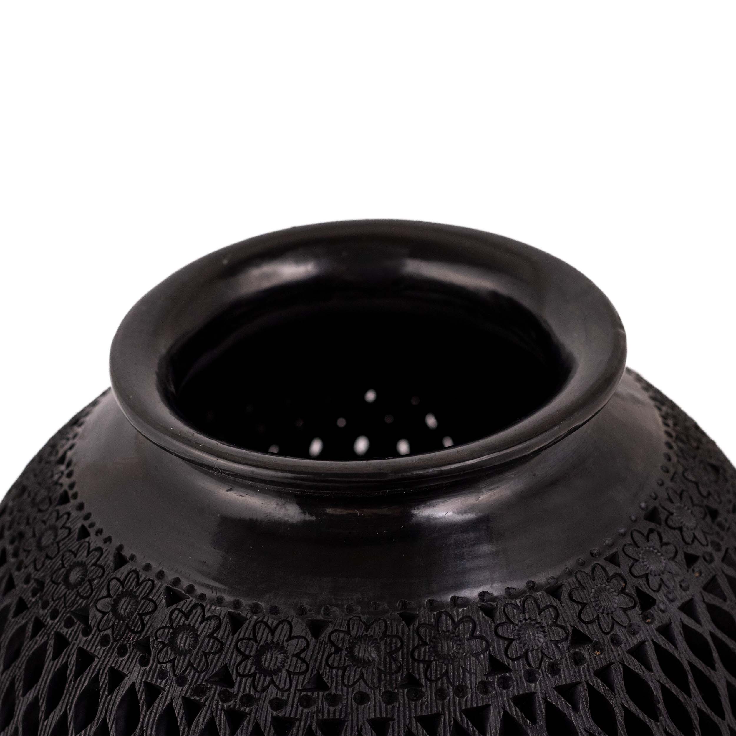 Barro Negro Traditional Lattice Decorative Vase