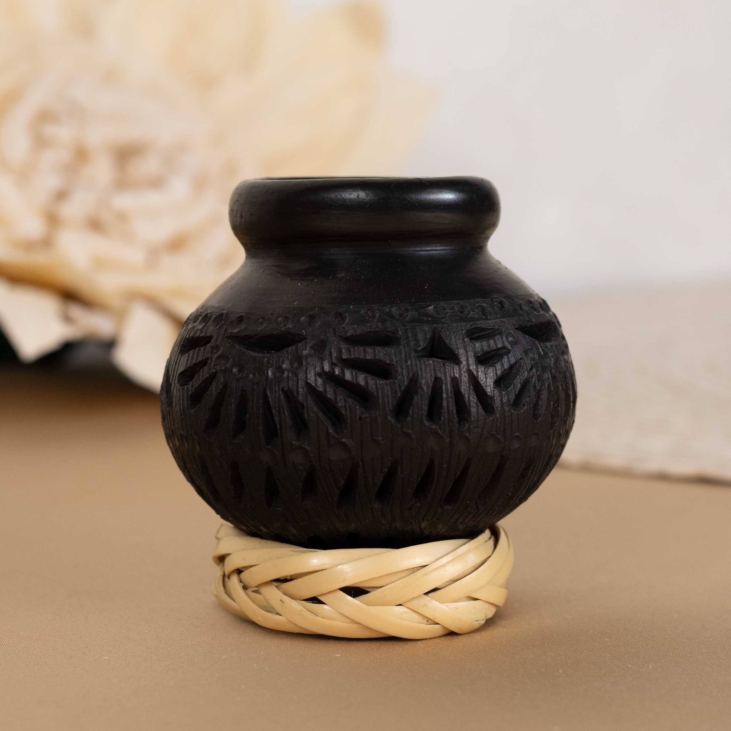 Mini Barro Negro Lattice Decorative Vase