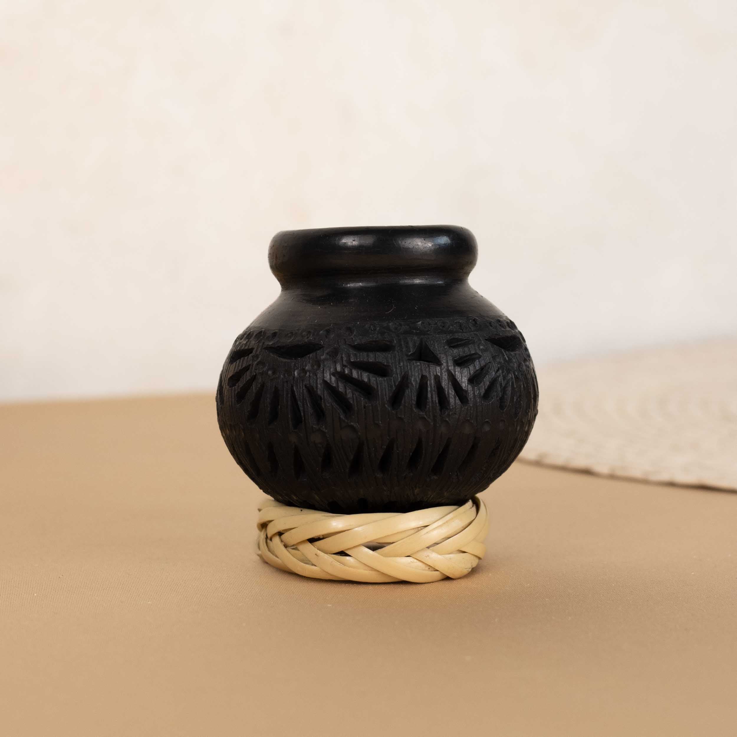 Mini Barro Negro Lattice Decorative Vase