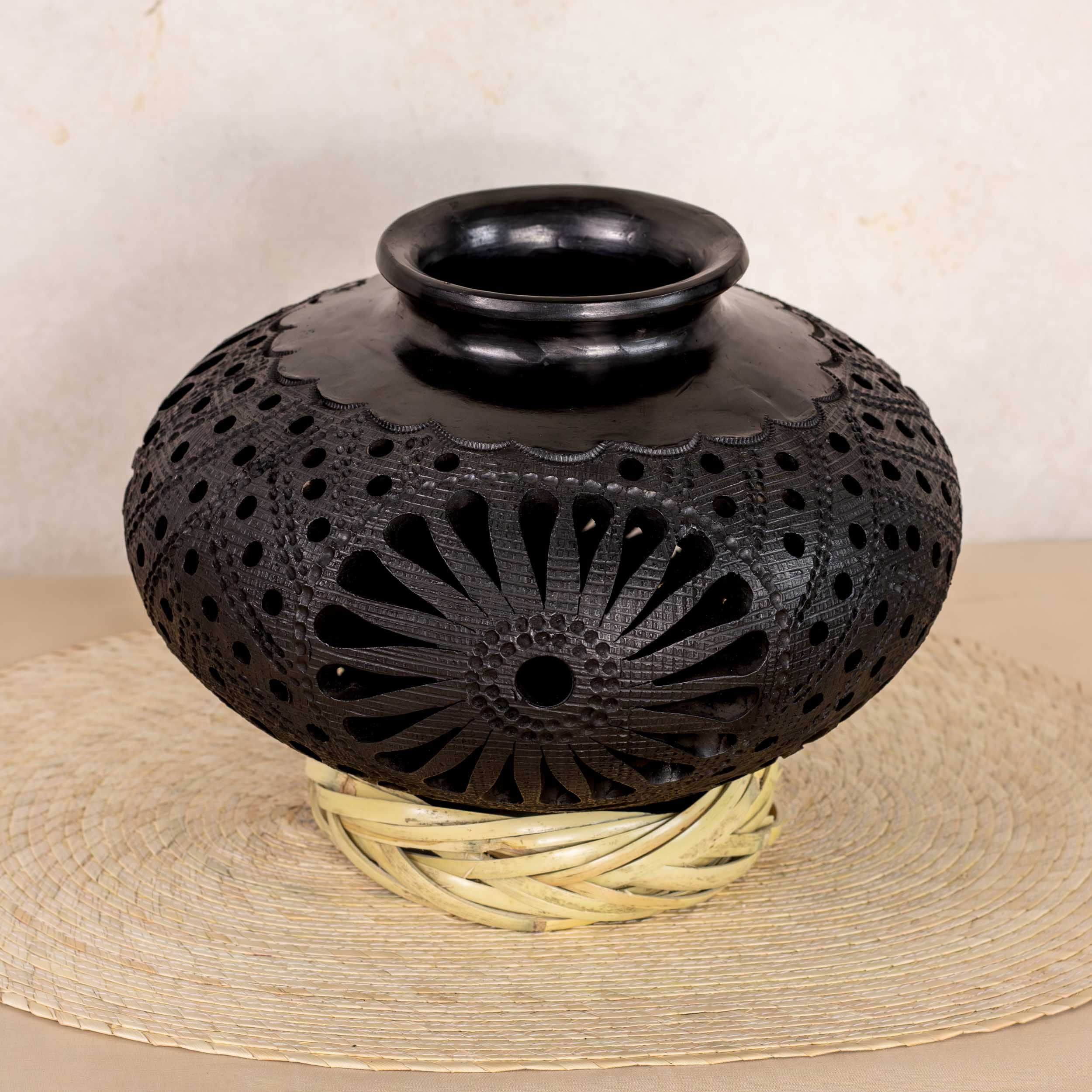 Barro Negro Traditional Wide Carved Vase