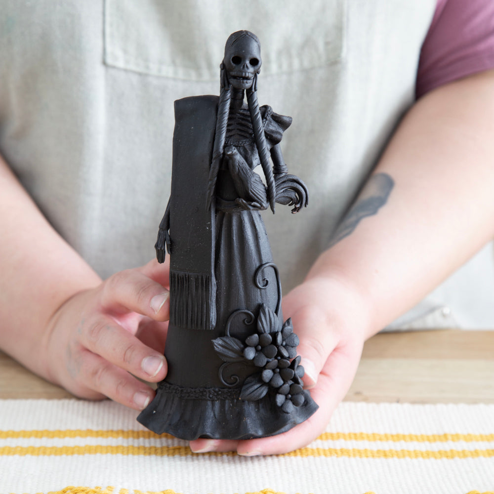 Catrina en Negro from Capula Sculpture