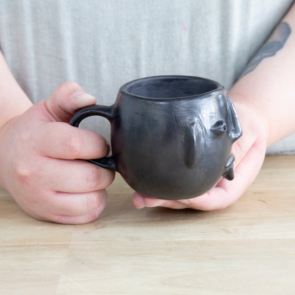 Barro Negro Grosero Mug