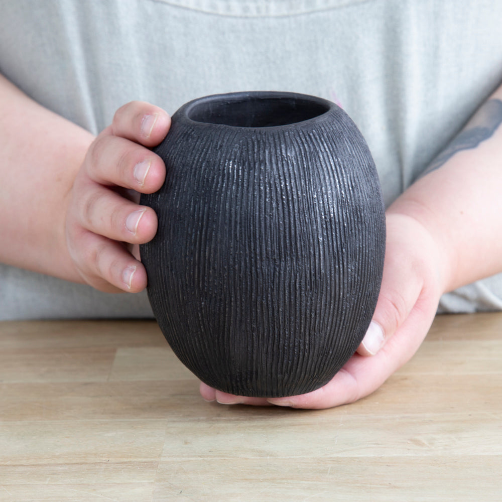 Barro Negro Zurcos Small Vase