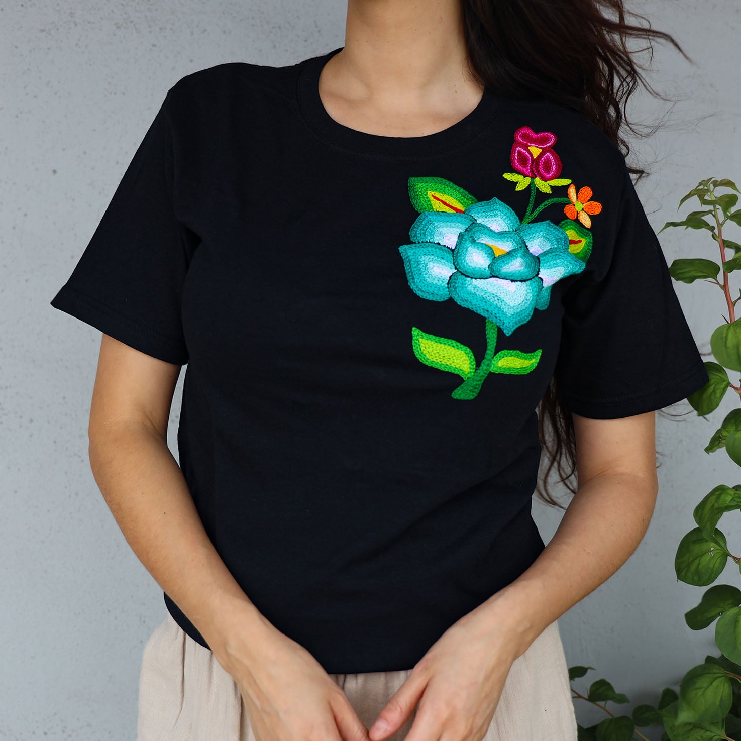Juchitán Hand-Embroidered Modern T-Shirt- Black