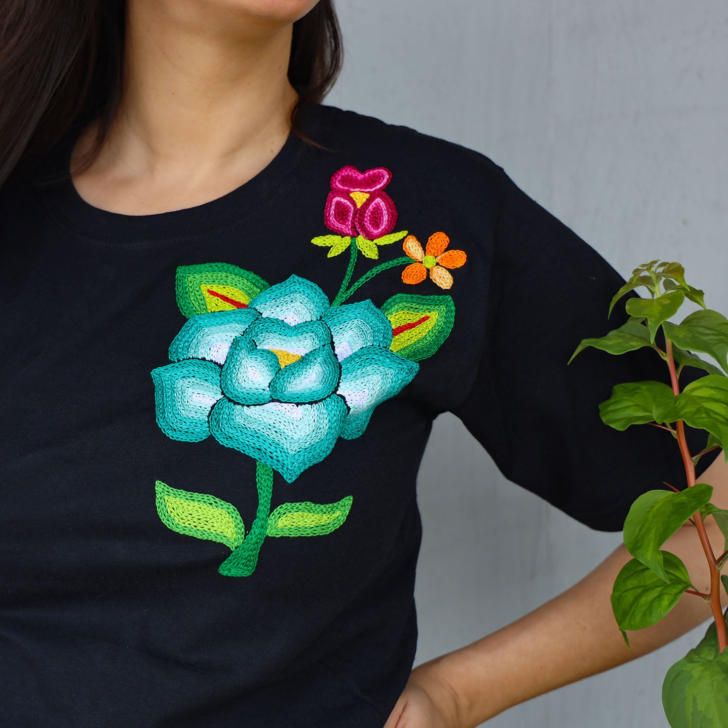 Juchitán Hand-Embroidered Modern T-Shirt- Black