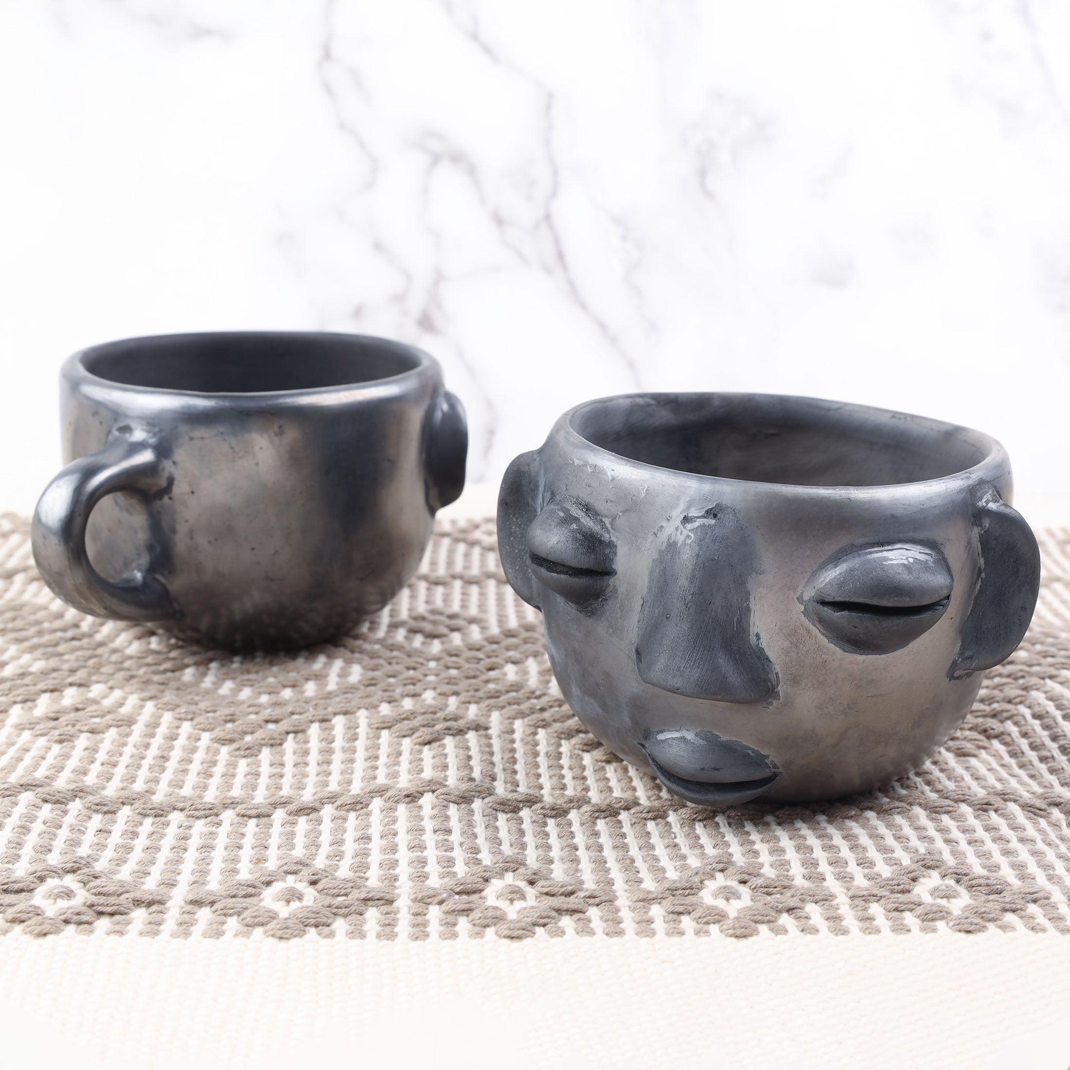 http://lolomercadito.com/cdn/shop/files/BlackGrayClayCupWithFace_04.jpg?v=1686864831