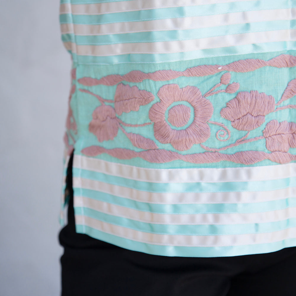 Flor Sagrada Embroidered Blouse