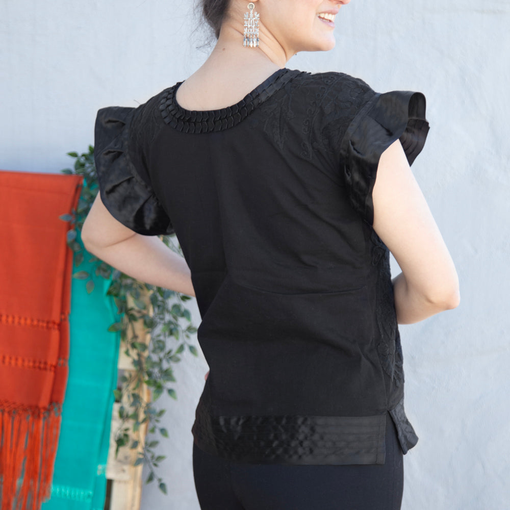 Flor Sagrada Embroidered Blouse