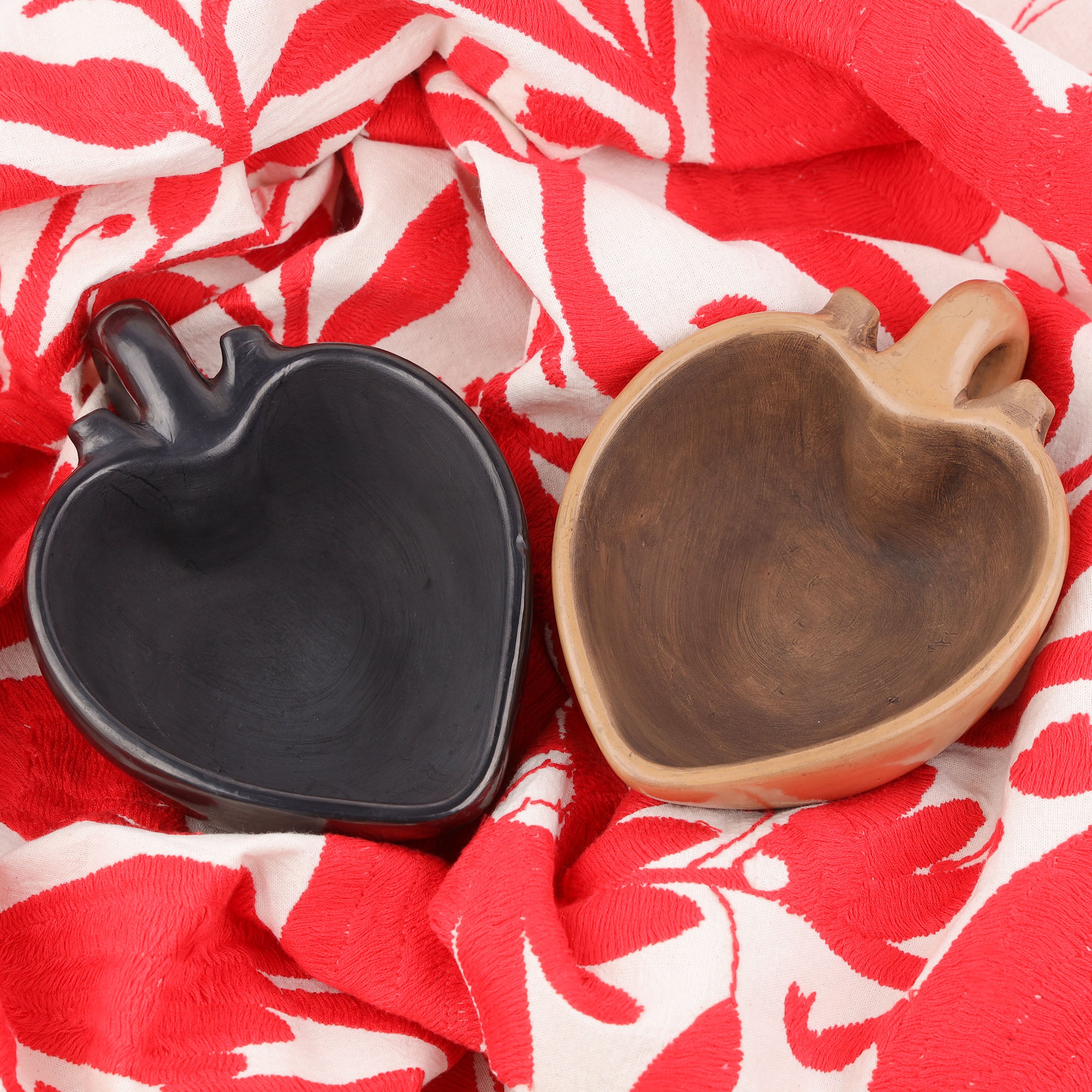 Barro Negro, Black Clay, Heart Mug