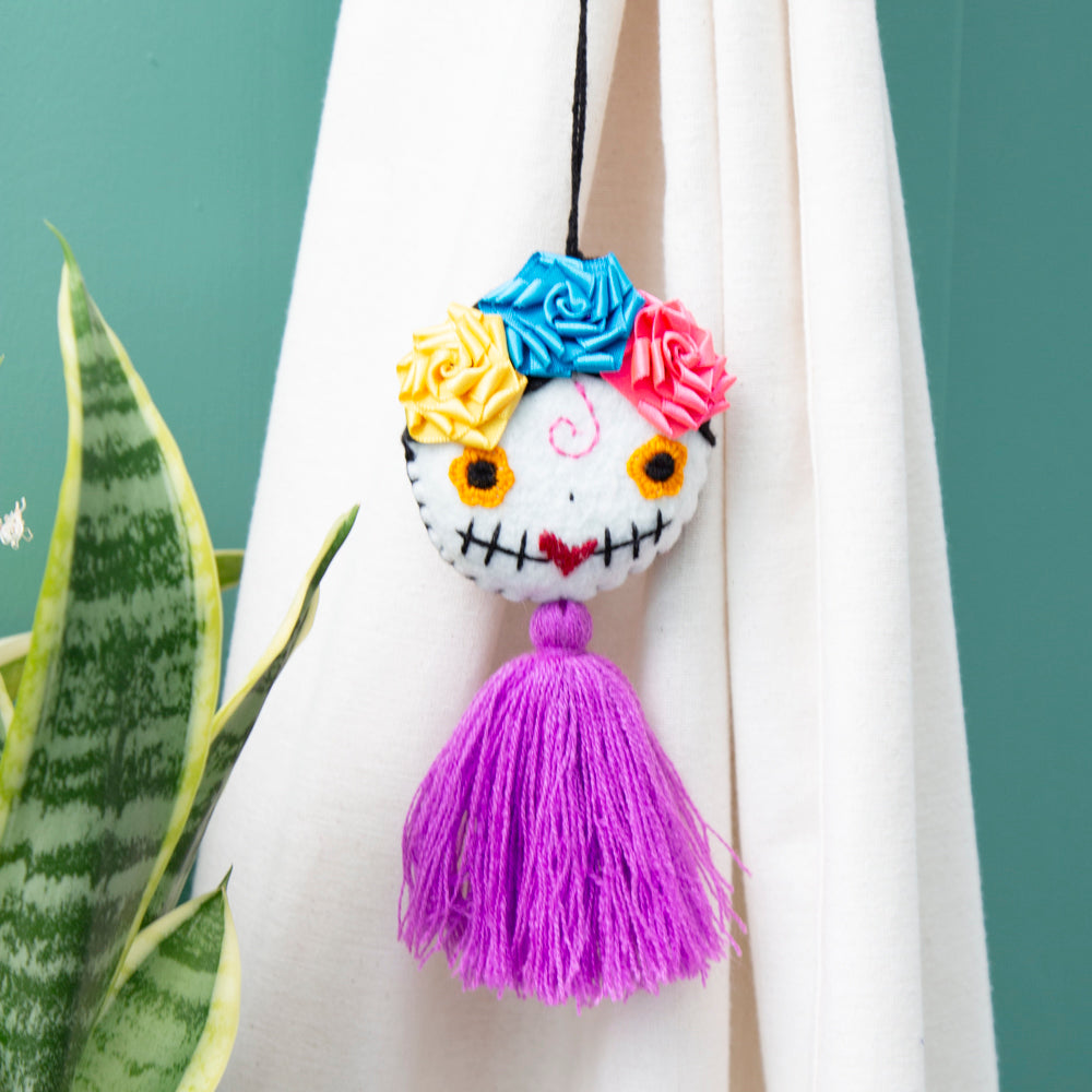 Frida Calavera Pom Pom