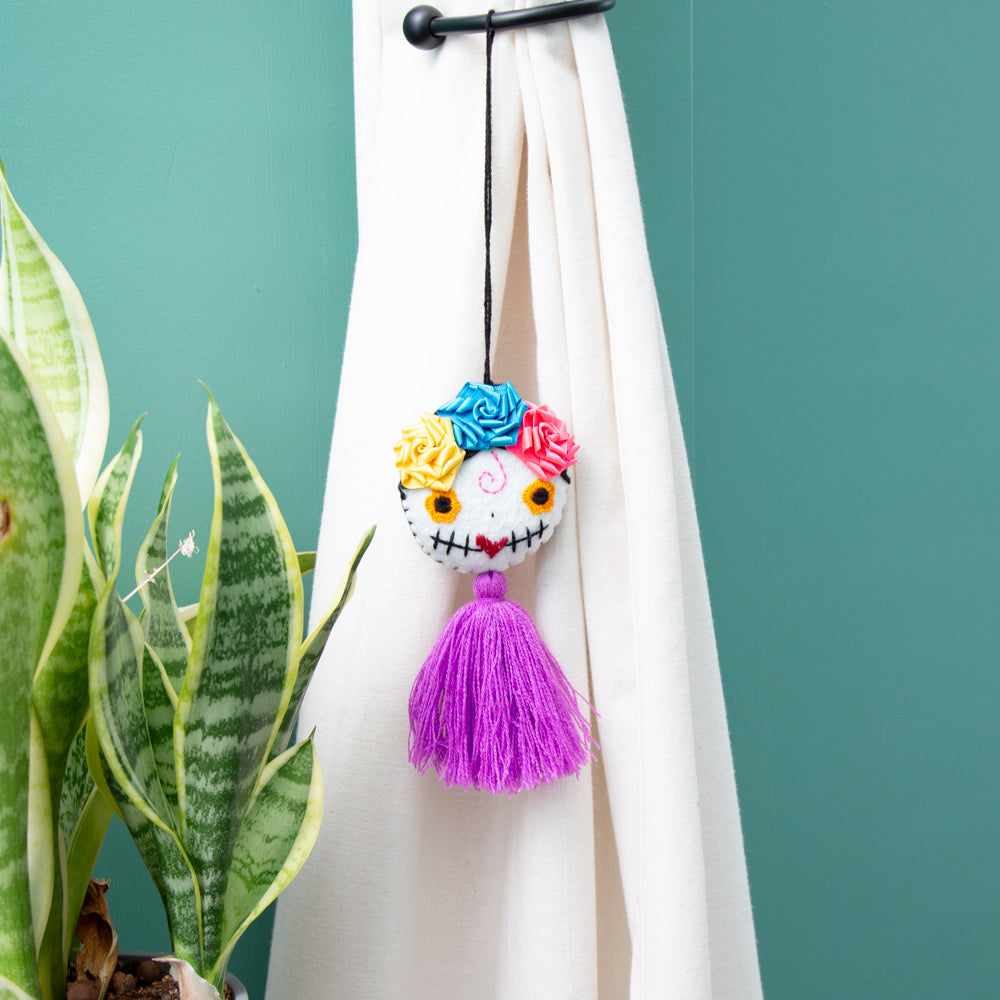 Frida Calavera Pom Pom