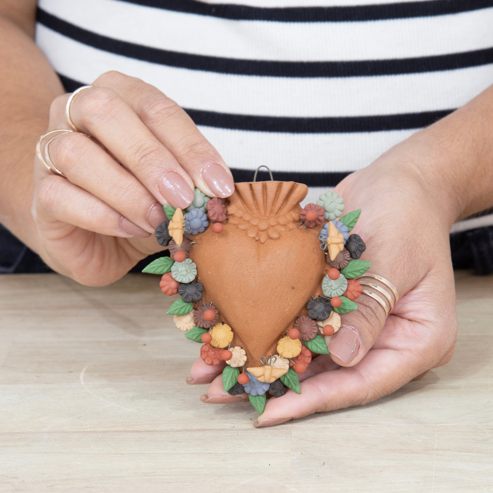 Sacred Heart Barro Pigmentado Clay Wall Art