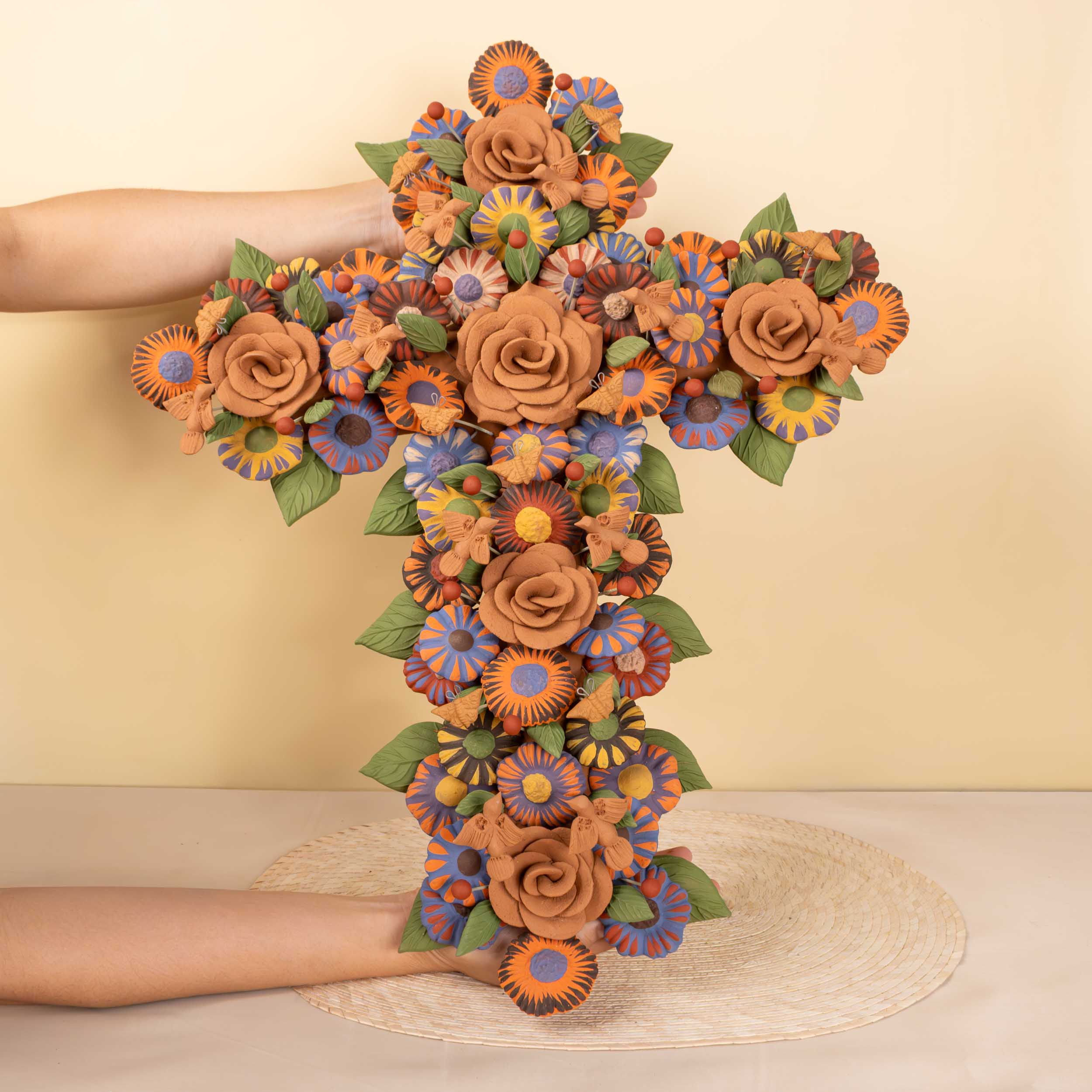 Barro Pigmentado Cruz de Flores Infinitas Wall Art
