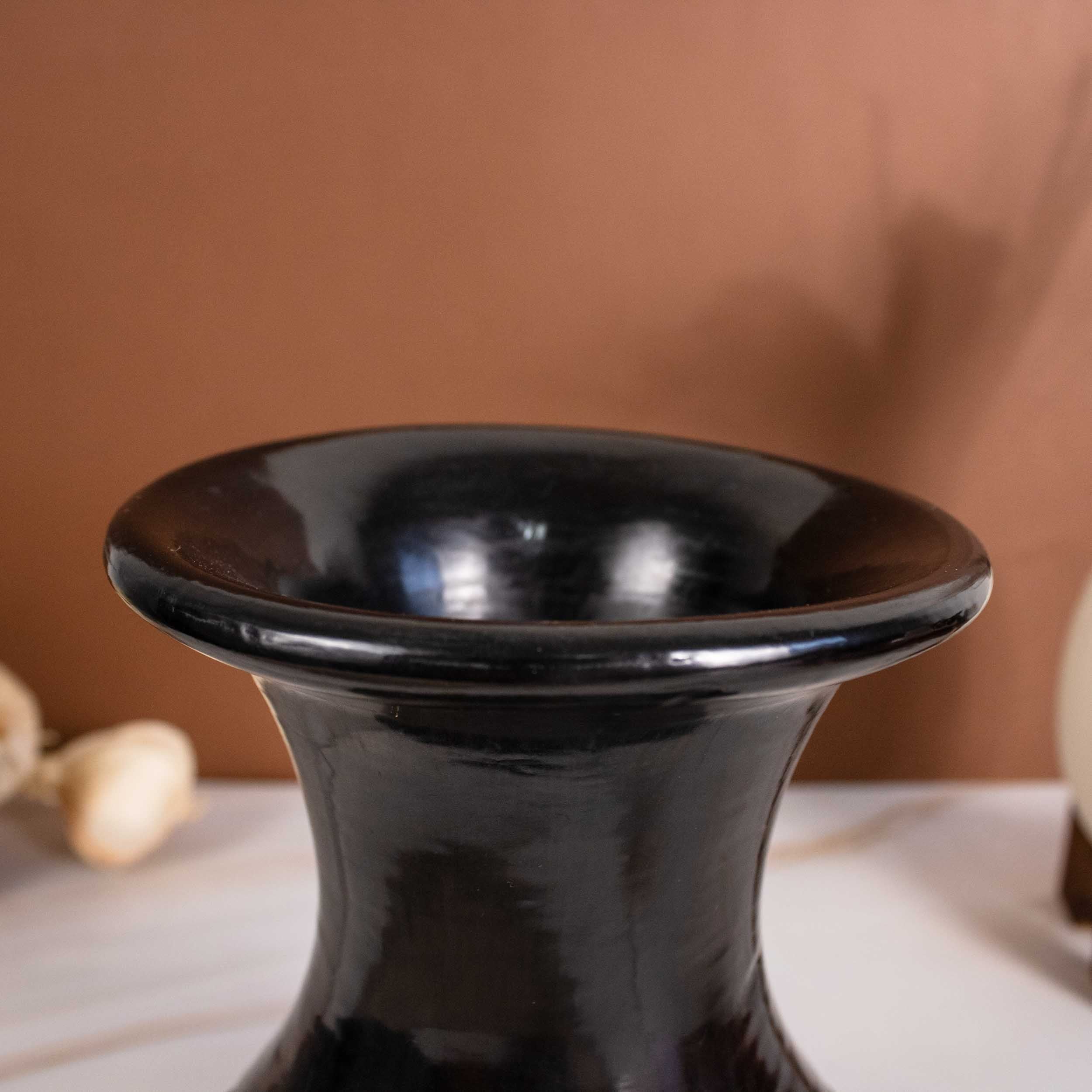 Barro Negro Short Longneck Decorative Vase