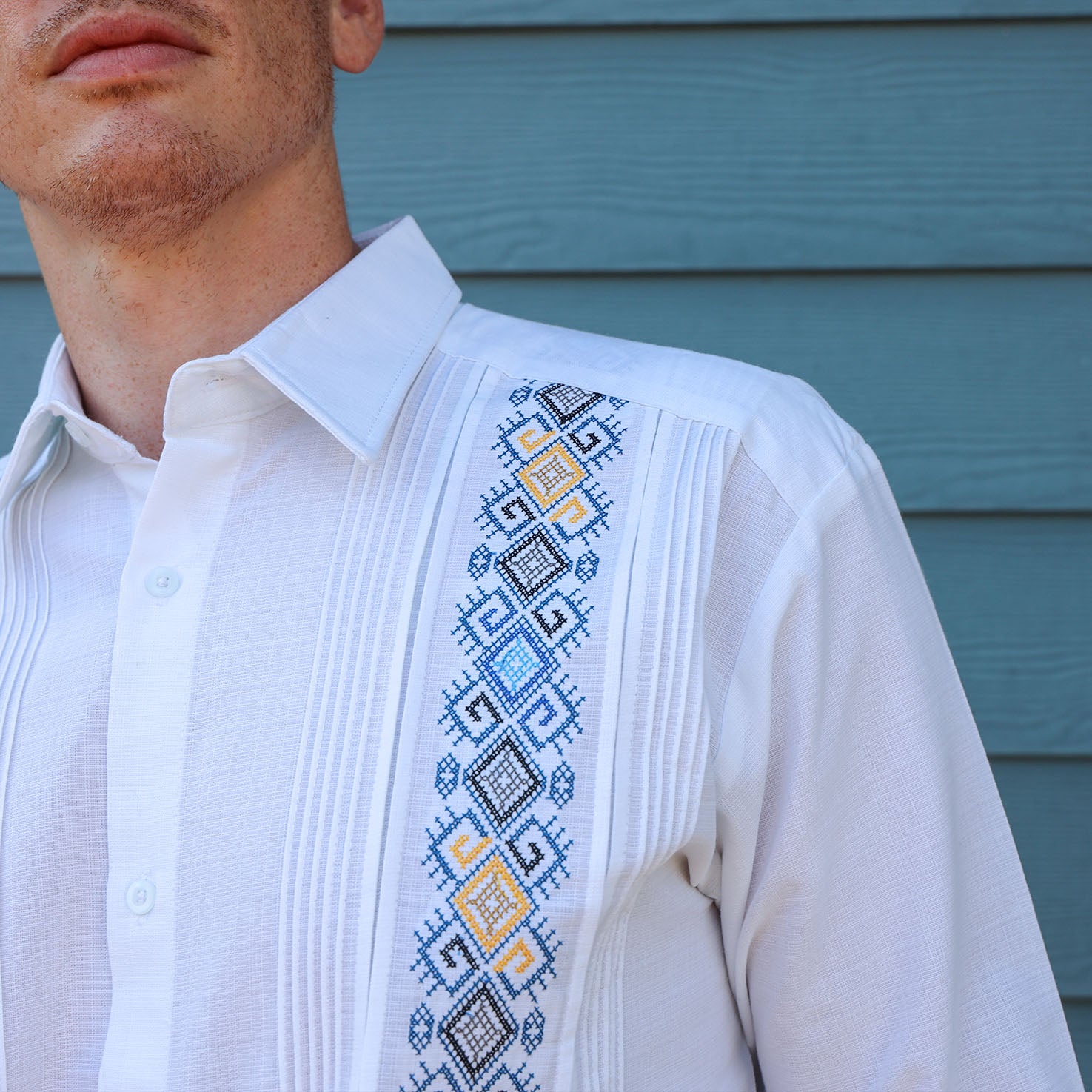 Día Long Sleeve Embroidered White Guayabera