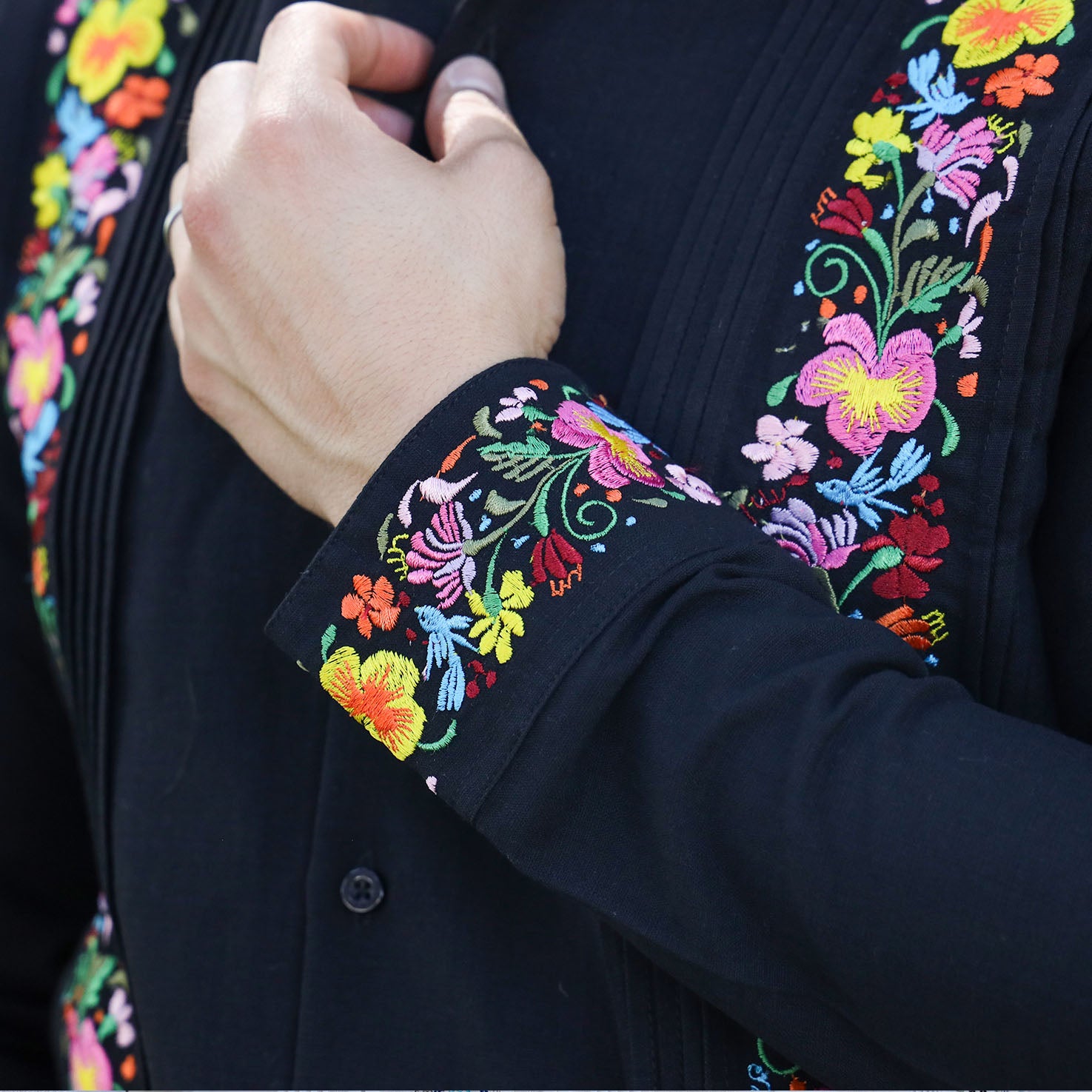 Noche Floral Embroidered Guayabera