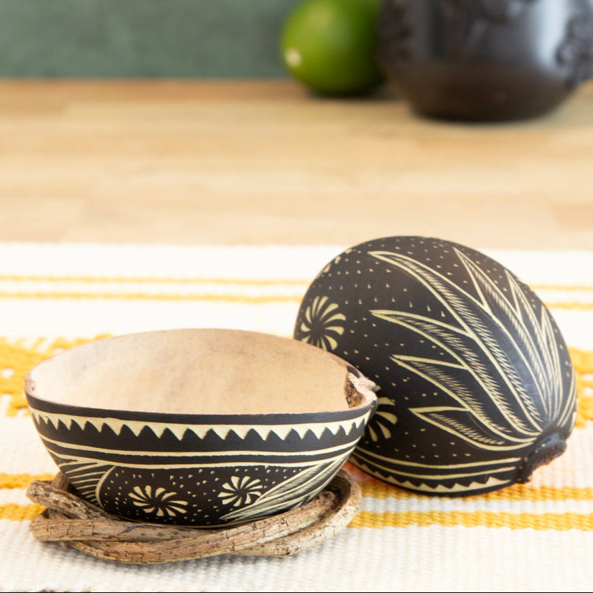 Agave Hand-Carved Jicara with Base
