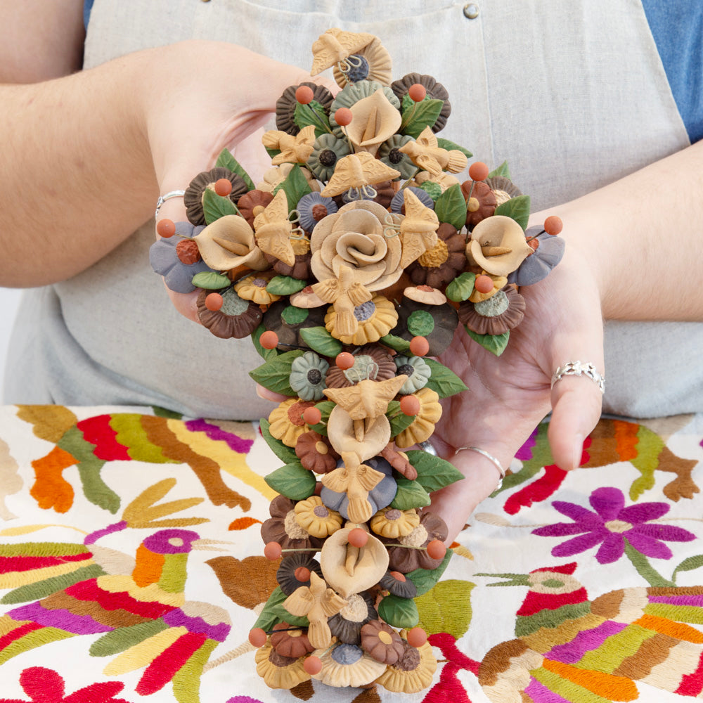 Large Floral Cross Barro Pigmentado Clay Wall Art