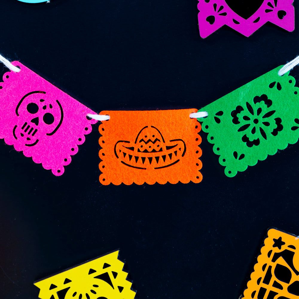 Día de Los Muertos Felt Mini Papel Picado Banner Magnet