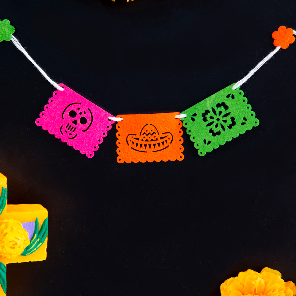 Día de Los Muertos Felt Mini Papel Picado Banner Magnet
