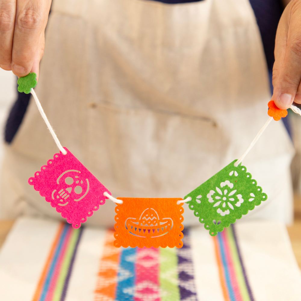 Día de Los Muertos Felt Mini Papel Picado Banner Magnet