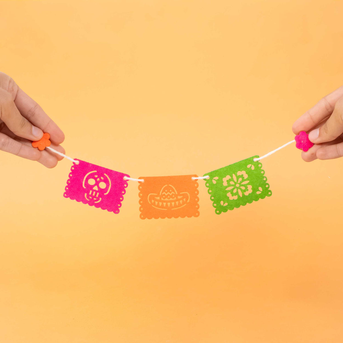 Día de Los Muertos Felt Mini Papel Picado Banner Magnet