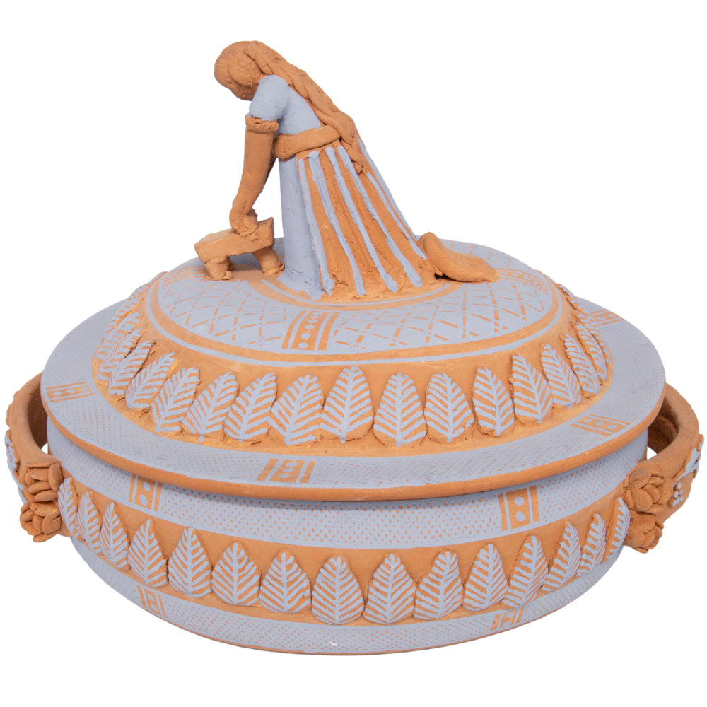 Patambán Mujer en Metate Tortillero (Woman in Metate)