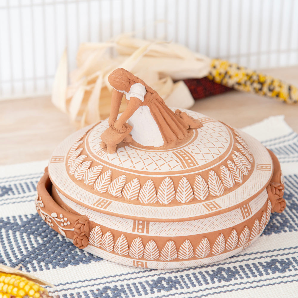 Patambán Mujer en Metate Tortillero (Woman in Metate)