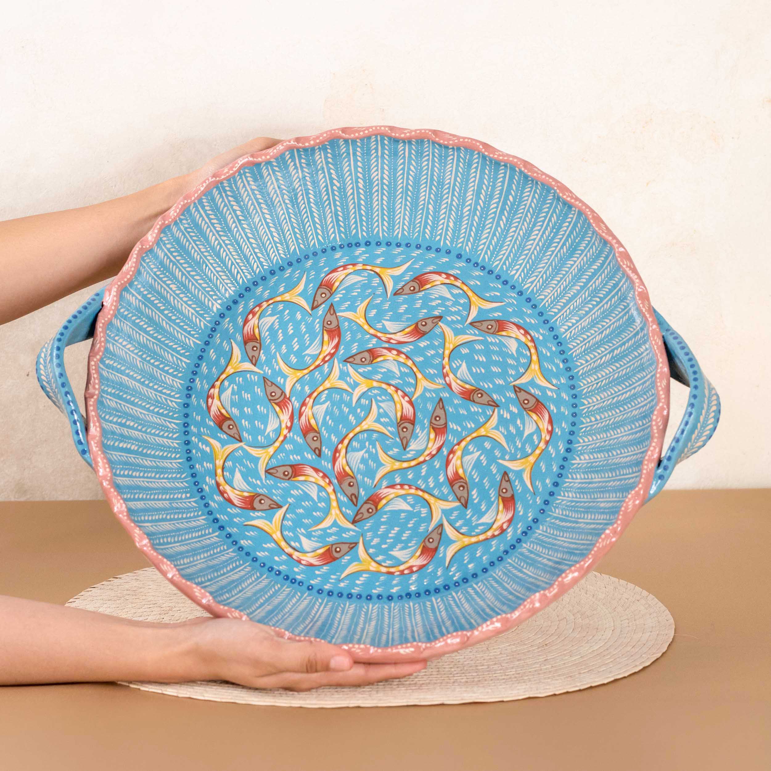 Peces de Capula Twisting Rim Round Tray