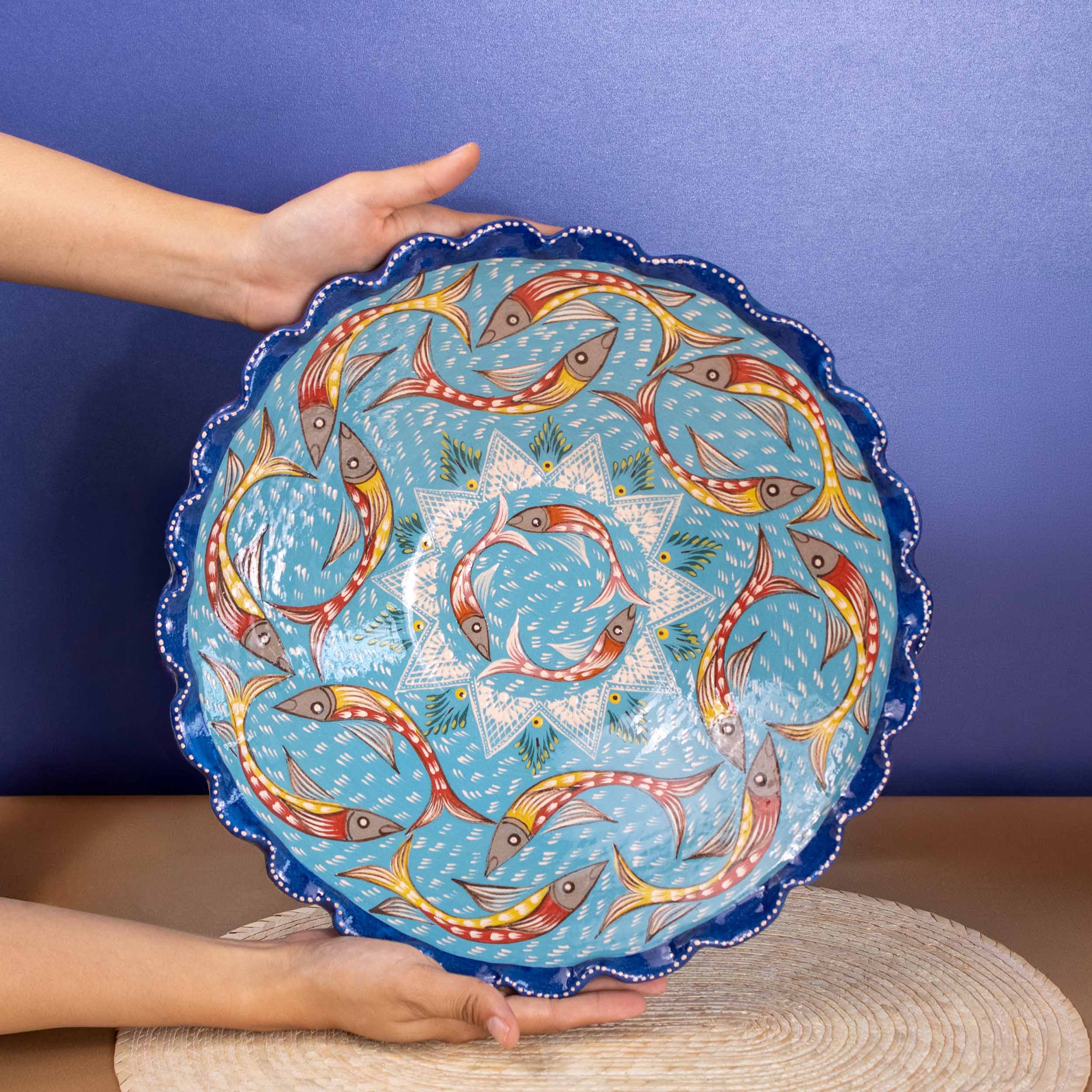 Peces de Capula Twisting Rim Medium Fruit Bowl