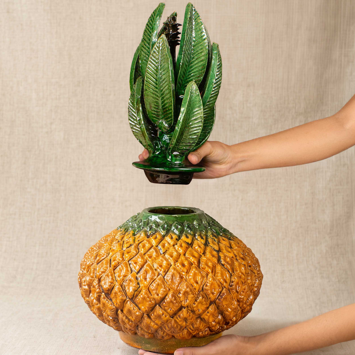Barro Vidriado Piña Hungara 18'' Decorative Pineapple Sculpture
