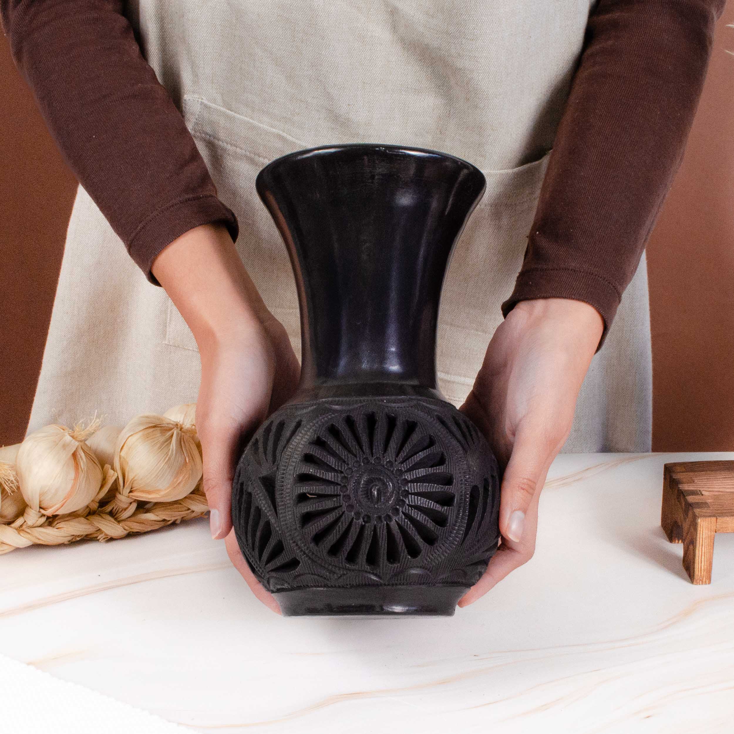 Cartuchero Barro Negro Short Decorative Carved Vase