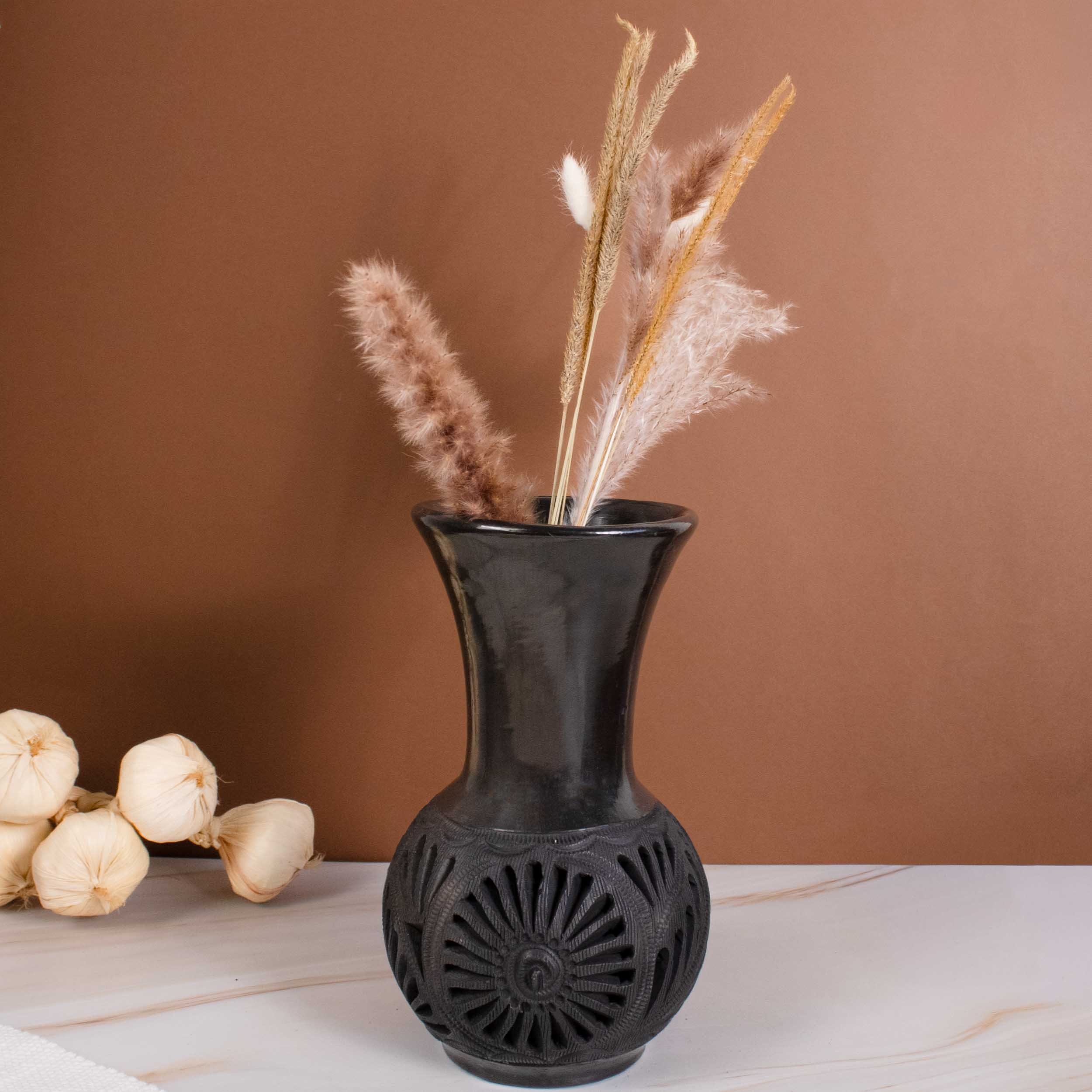 Cartuchero Barro Negro Short Decorative Carved Vase
