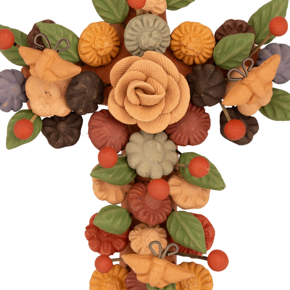 Small Floral Cross Barro Pigmentado Clay Wall Art