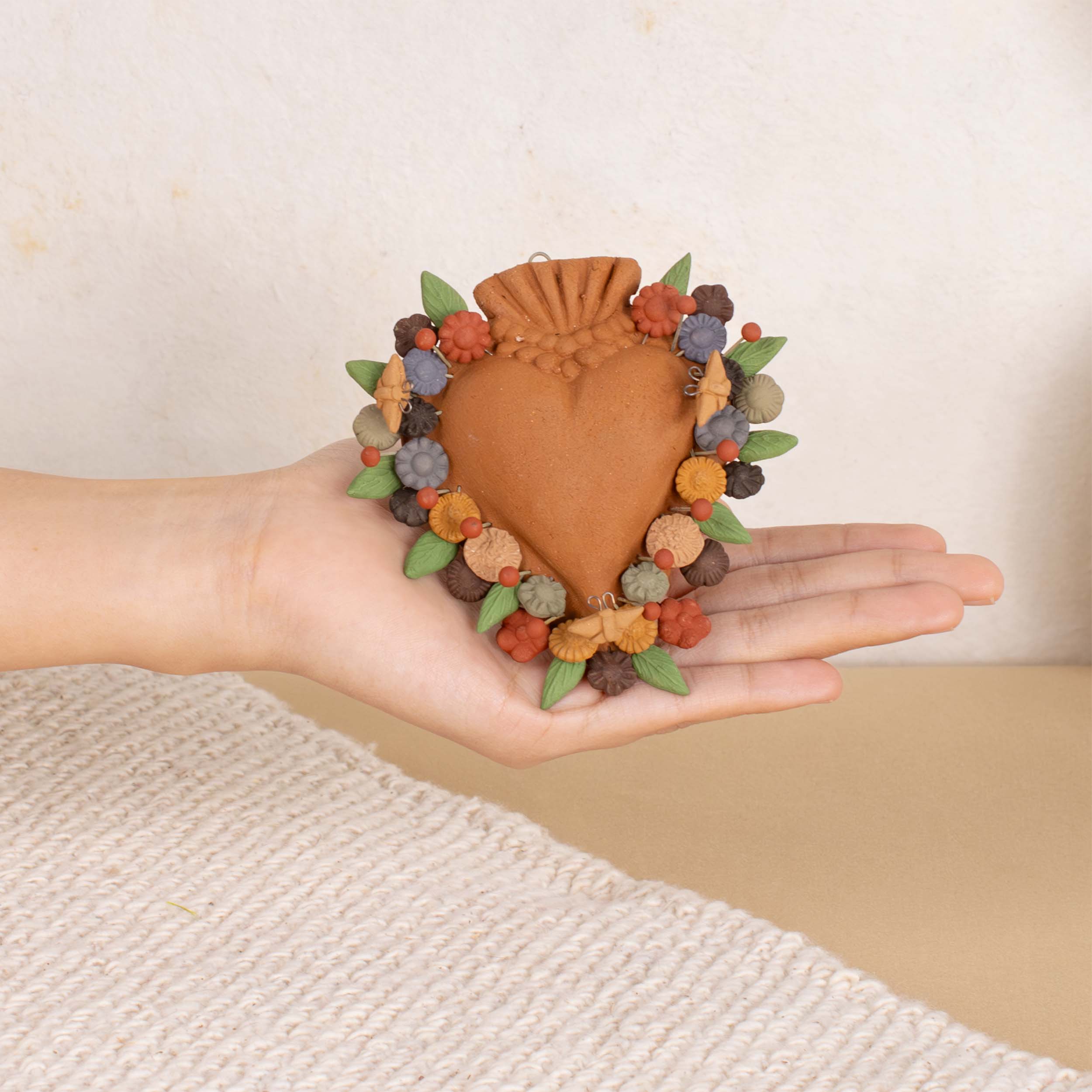 Sacred Heart Barro Pigmentado Clay Wall Art