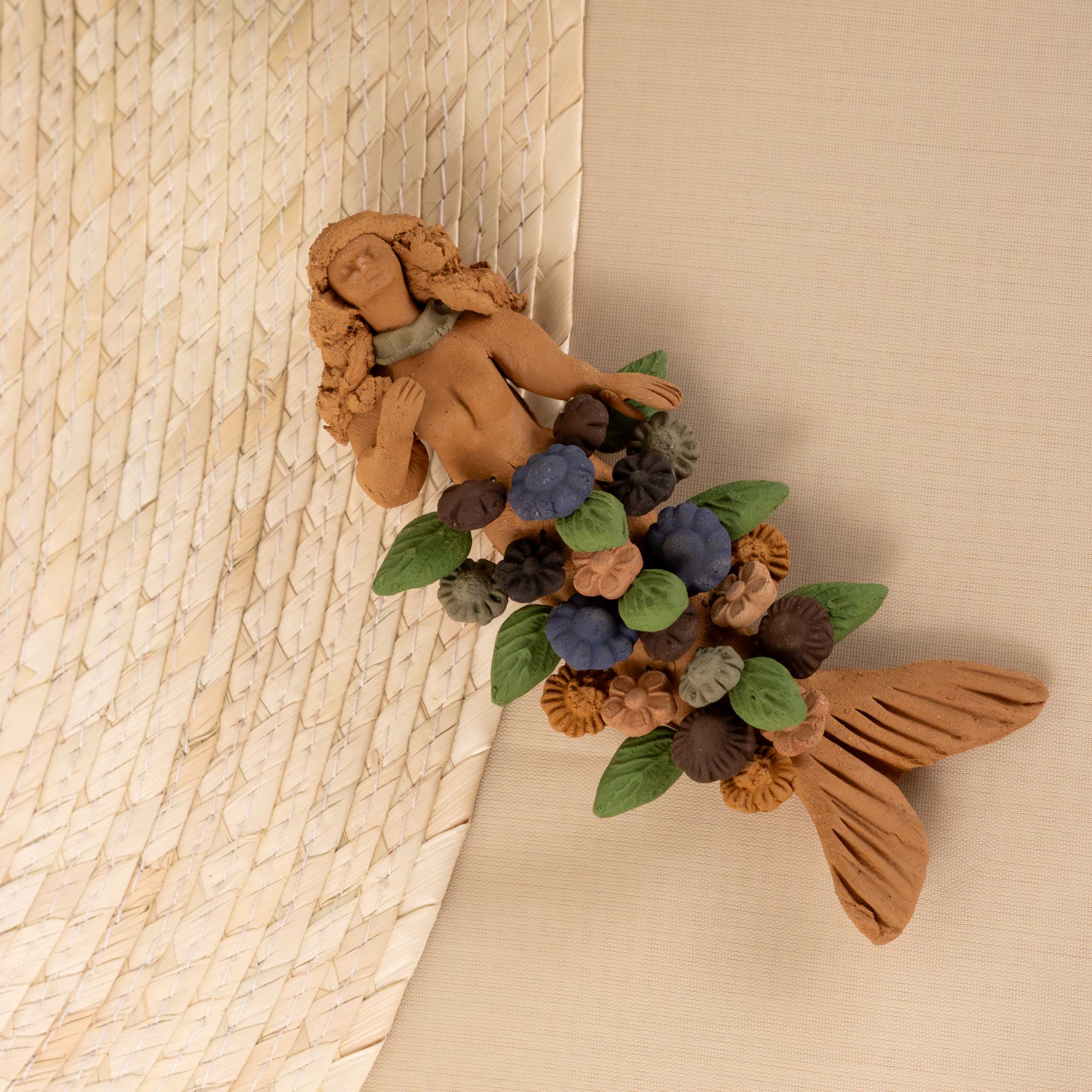 Sirena de Barro Pigmentado Clay Wall Art