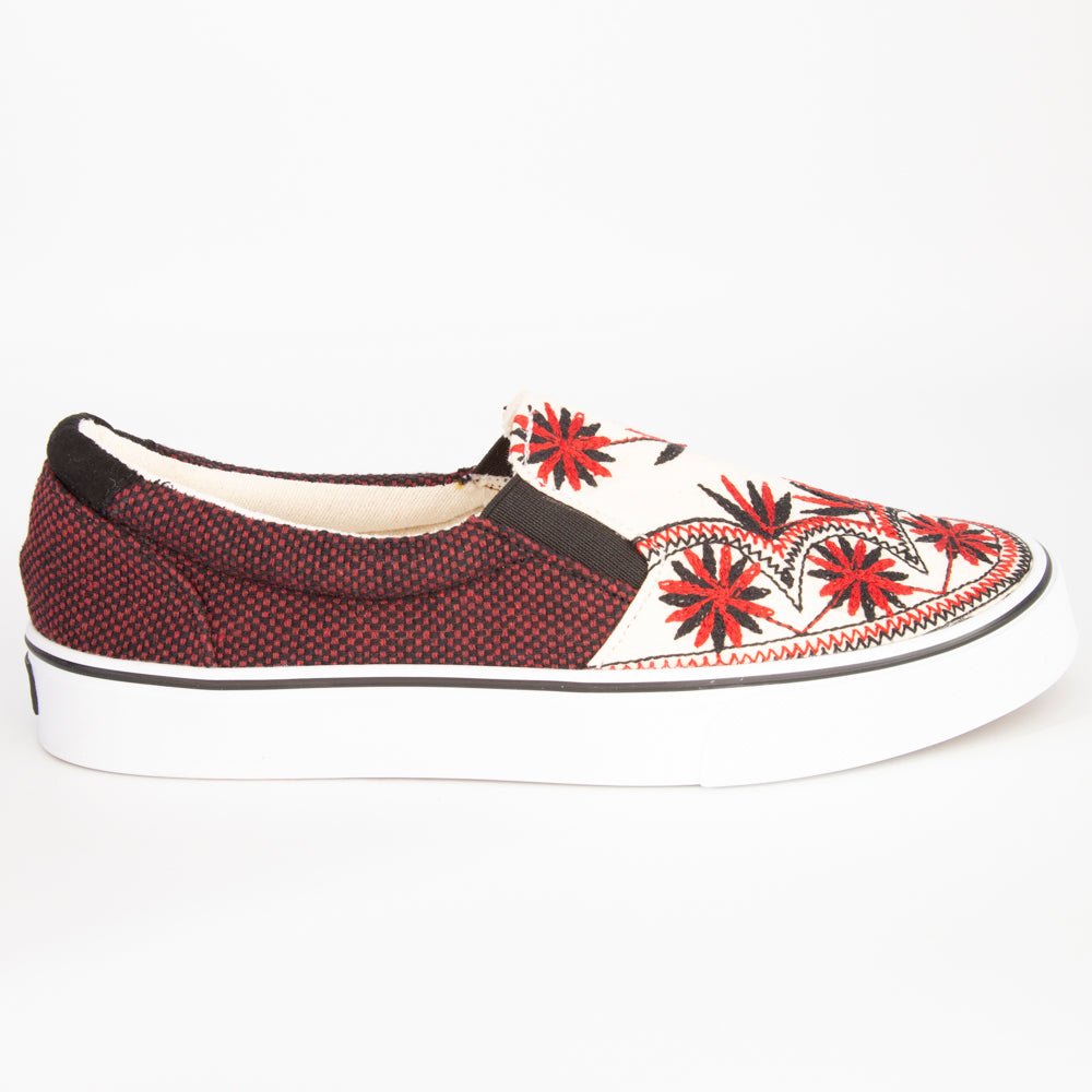 Tlahuitoltepec Embroidered Sneakers
