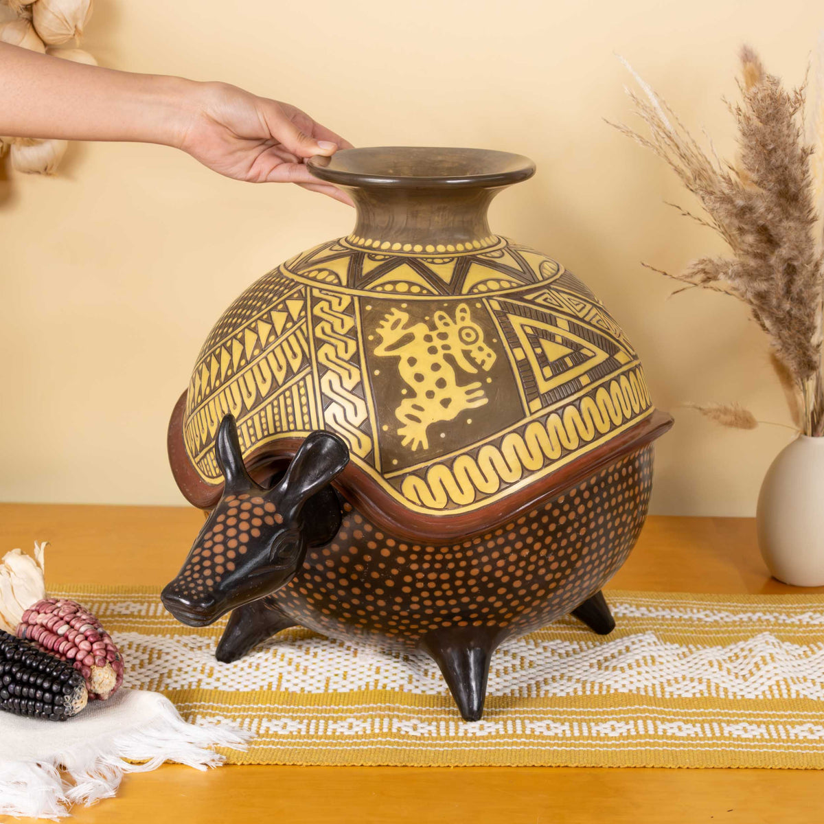 Zinapécuaro Armadillo Sculptural Vase