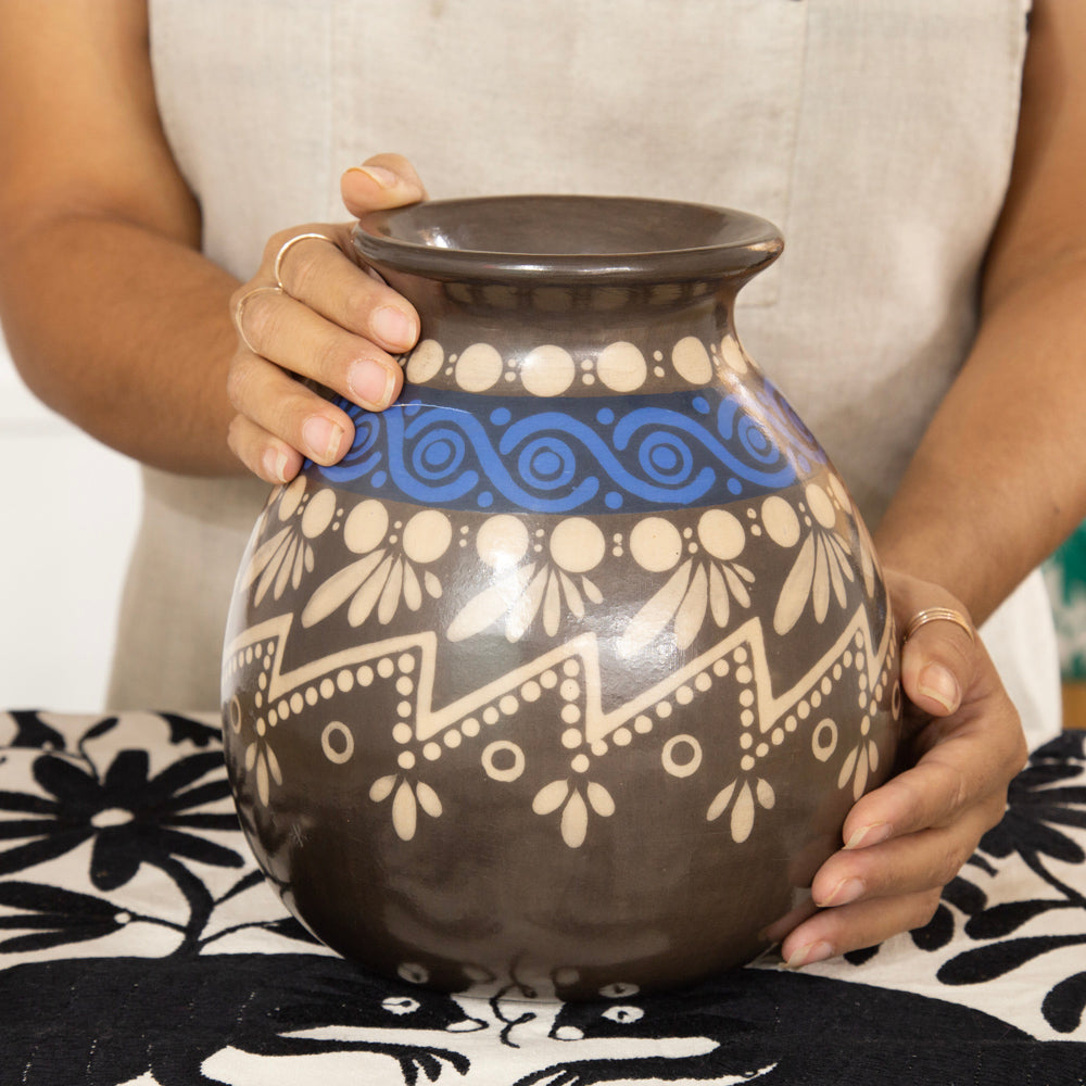 Zinapécuaro Flores Hand-Painted Ceramic Vase