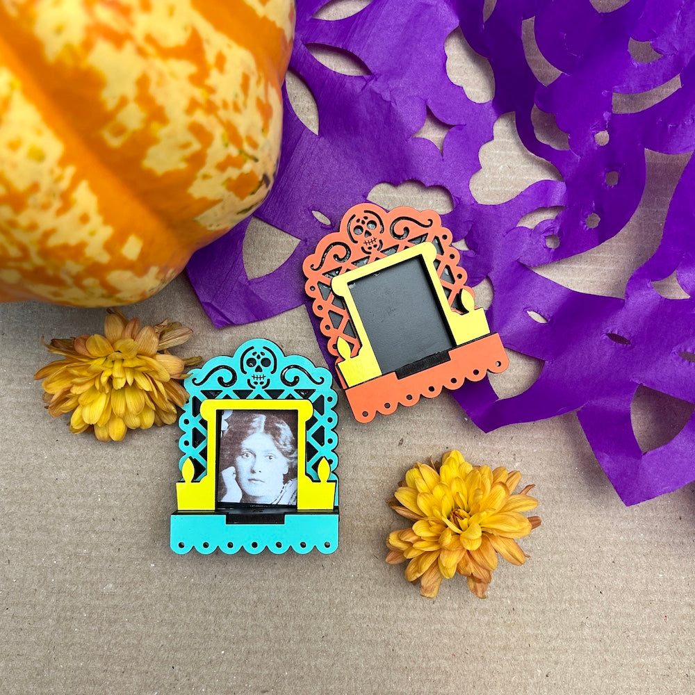 Día de Los Muertos Mini Ofrenda Magnet