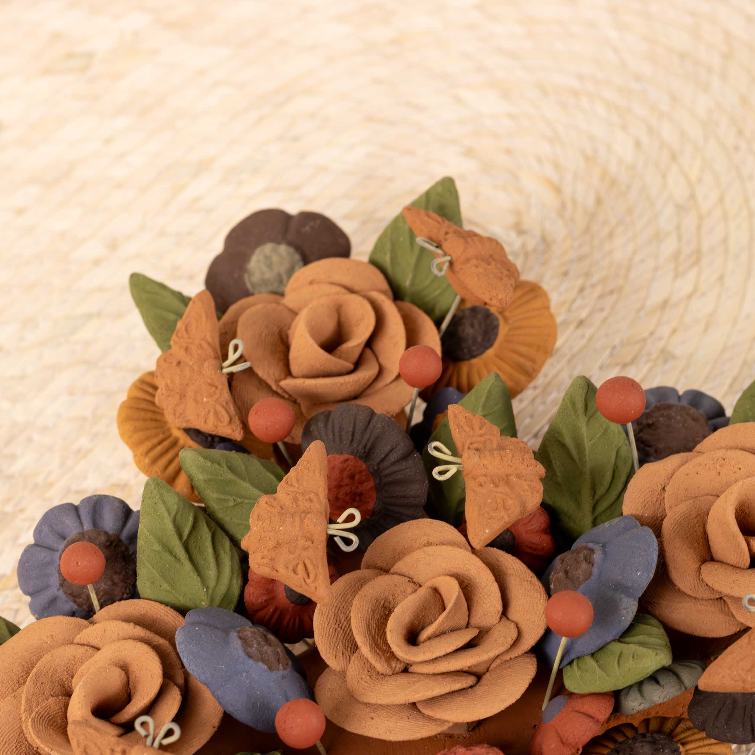 Large Floral Cross Barro Pigmentado Clay Wall Art