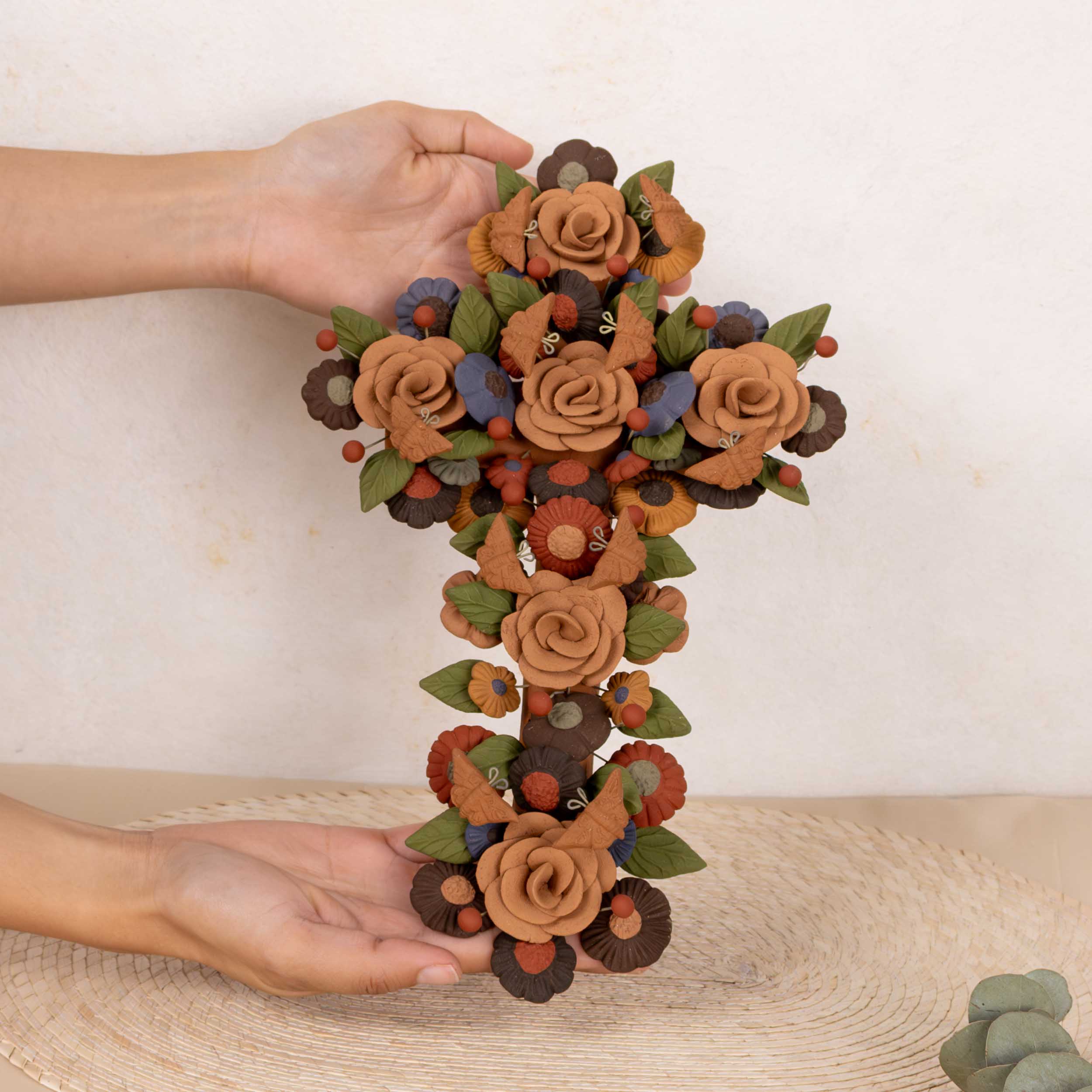 Large Floral Cross Barro Pigmentado Clay Wall Art