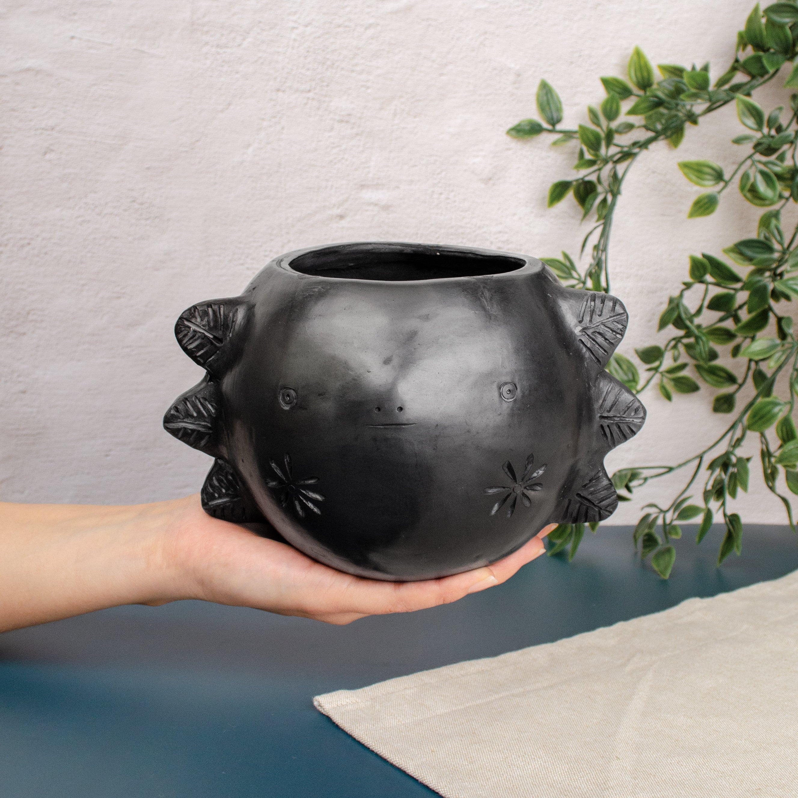 Barro Negro Axolotl Planter
